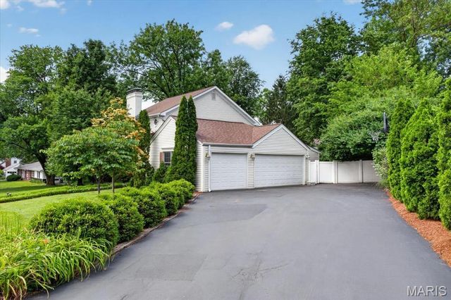 8 Covington Lane, St Louis, MO 63132