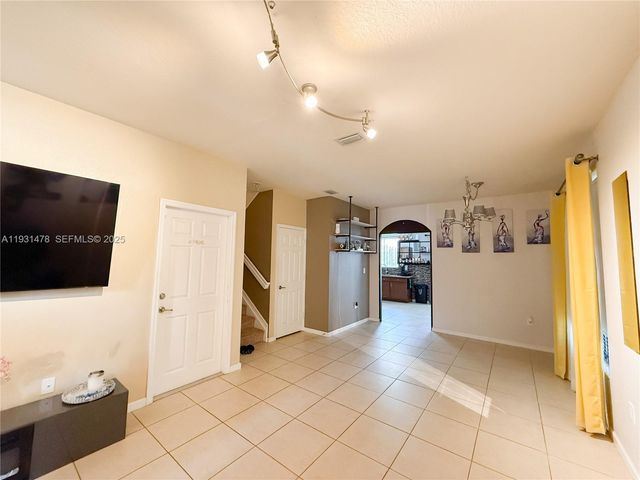 3184 NW 32nd St, Oakland Park, FL 33309