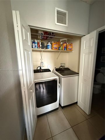 3184 NW 32nd St, Oakland Park, FL 33309