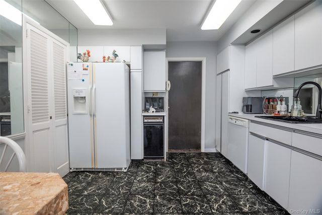 52-04 Redfield Street, Douglaston, NY 11362
