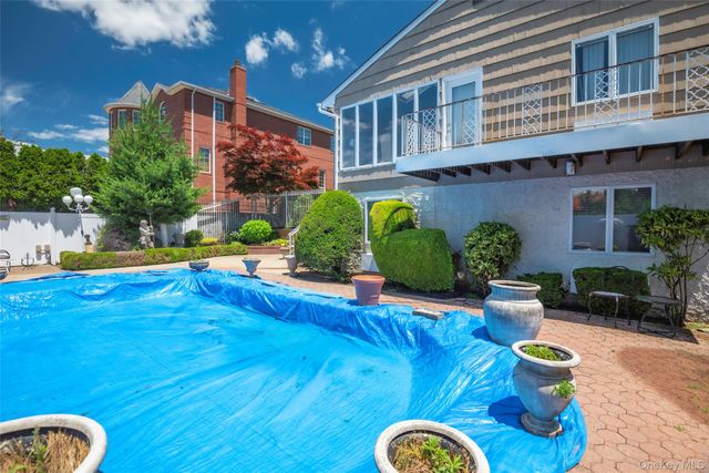 52-04 Redfield Street, Douglaston, NY 11362