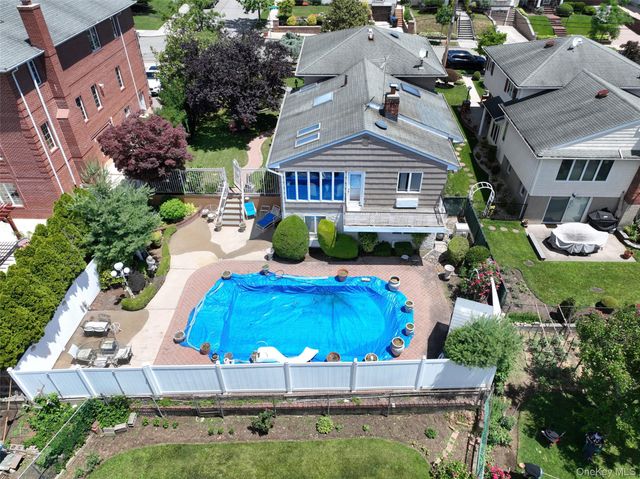 52-04 Redfield Street, Douglaston, NY 11362