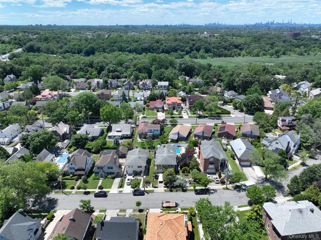 52-04 Redfield Street, Douglaston, NY 11362