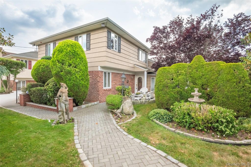 52-04 Redfield Street, Douglaston, NY 11362
