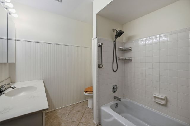 230 S State Street 15, Zeeland City, MI 49464