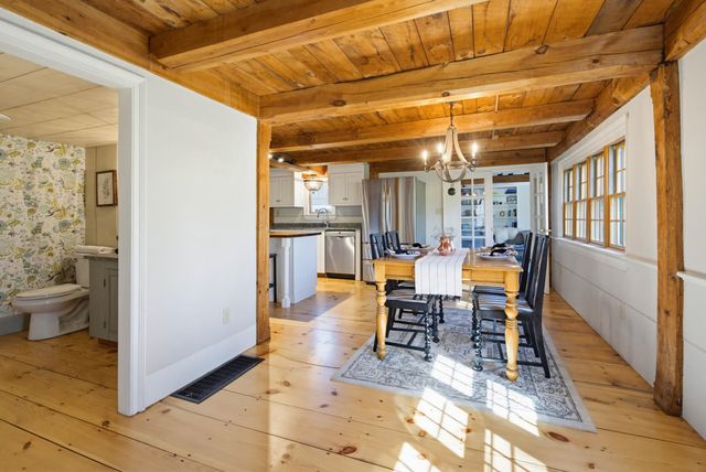 6 Fifield Lane A, Stratham, NH 03885