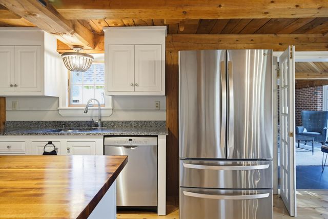 6 Fifield Lane A, Stratham, NH 03885