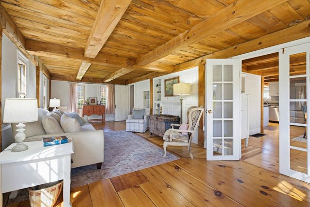 6 Fifield Lane A, Stratham, NH 03885