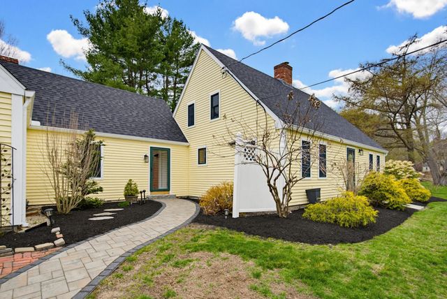 6 Fifield Lane A, Stratham, NH 03885