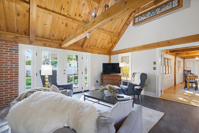 6 Fifield Lane A, Stratham, NH 03885