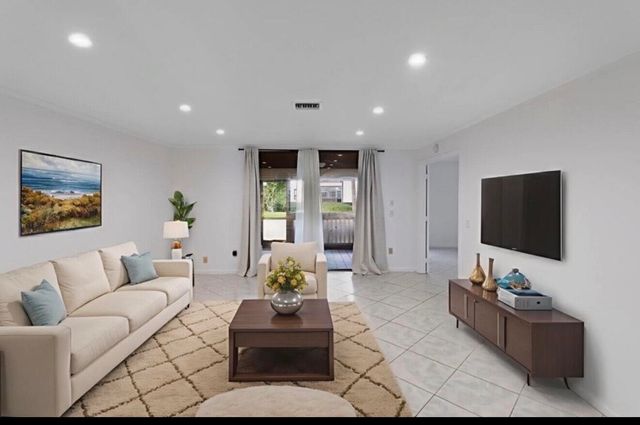 9352 Sabal Ridge Circle C, Boca Raton, FL 33428