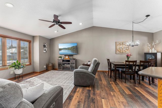 6356 11th Street N, Oakdale, MN 55128