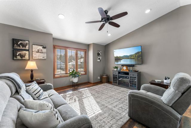 6356 11th Street N, Oakdale, MN 55128