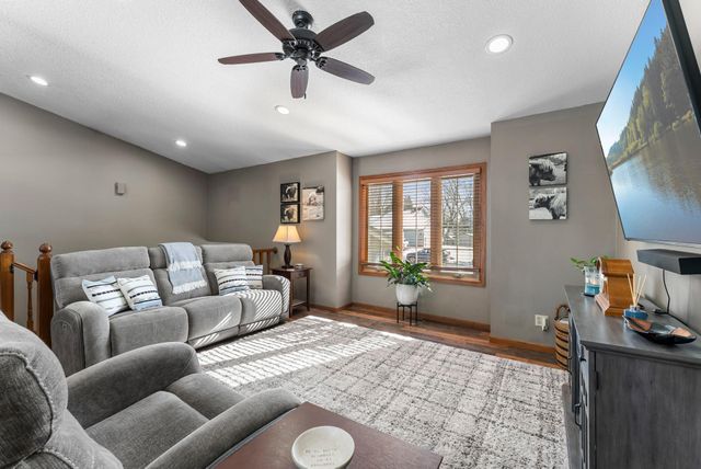 6356 11th Street N, Oakdale, MN 55128