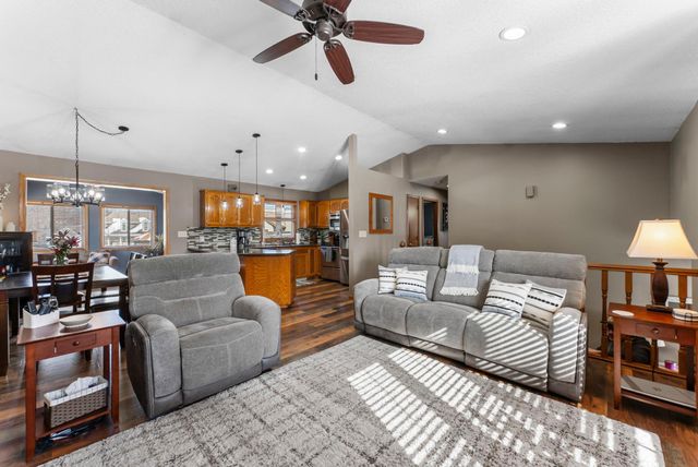 6356 11th Street N, Oakdale, MN 55128