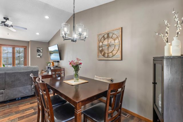 6356 11th Street N, Oakdale, MN 55128