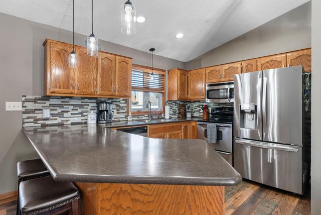 6356 11th Street N, Oakdale, MN 55128