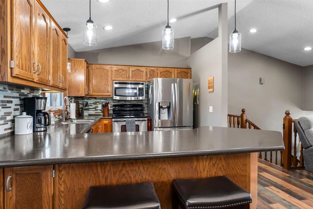 6356 11th Street N, Oakdale, MN 55128