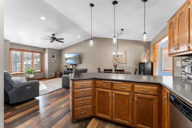 6356 11th Street N, Oakdale, MN 55128