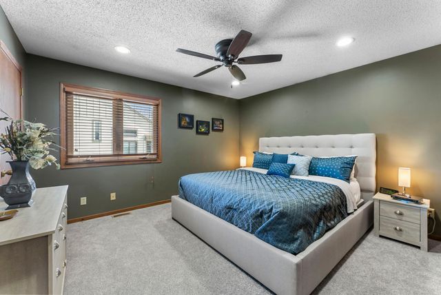 6356 11th Street N, Oakdale, MN 55128