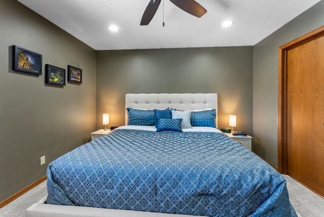 6356 11th Street N, Oakdale, MN 55128