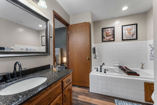 6356 11th Street N, Oakdale, MN 55128