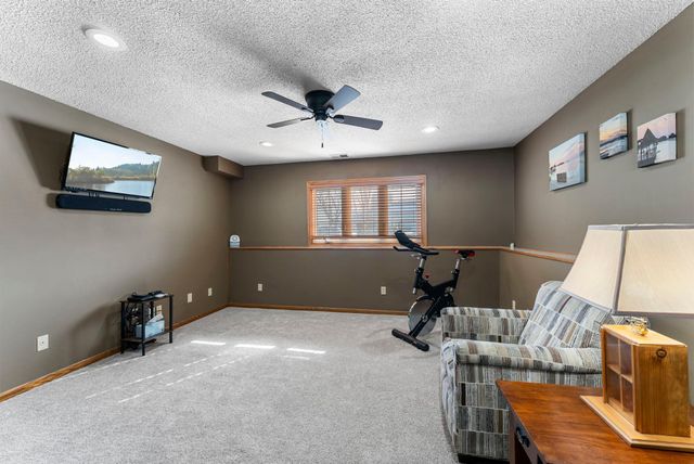 6356 11th Street N, Oakdale, MN 55128