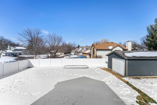 6356 11th Street N, Oakdale, MN 55128