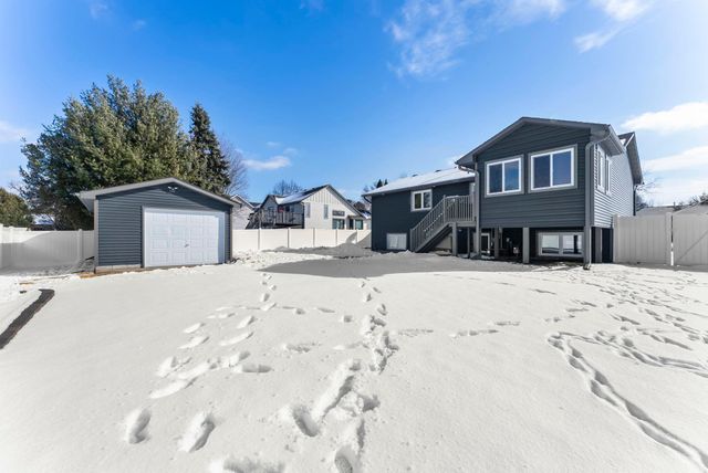 6356 11th Street N, Oakdale, MN 55128