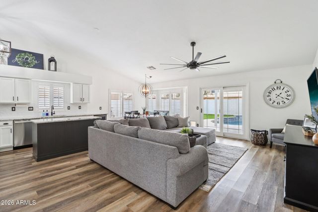 286 W GAIL Drive, Gilbert, AZ 85233