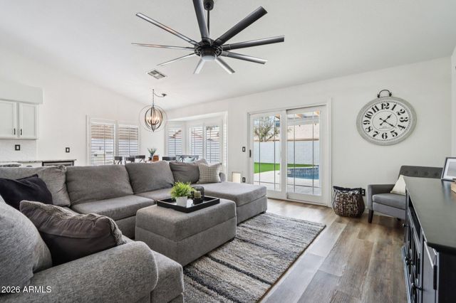 286 W GAIL Drive, Gilbert, AZ 85233