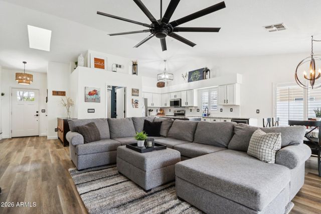 286 W GAIL Drive, Gilbert, AZ 85233