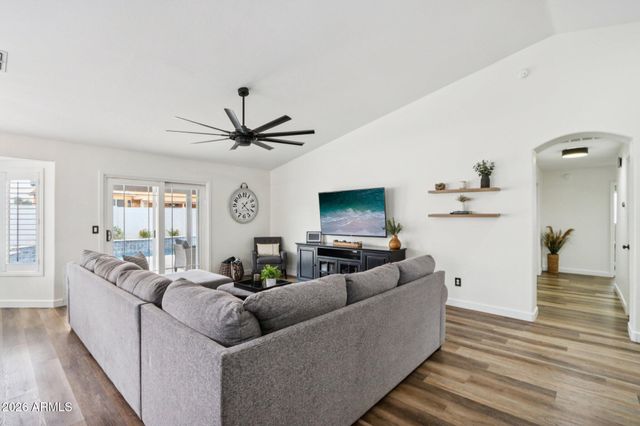 286 W GAIL Drive, Gilbert, AZ 85233