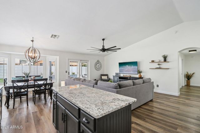 286 W GAIL Drive, Gilbert, AZ 85233