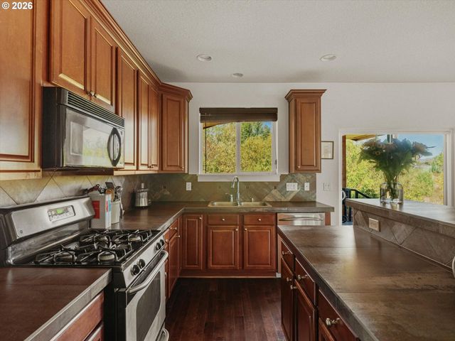 5610 Sw SCHIFFLER Pl, Beaverton, OR 97005