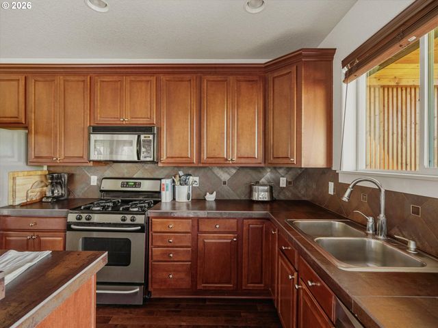 5610 Sw SCHIFFLER Pl, Beaverton, OR 97005