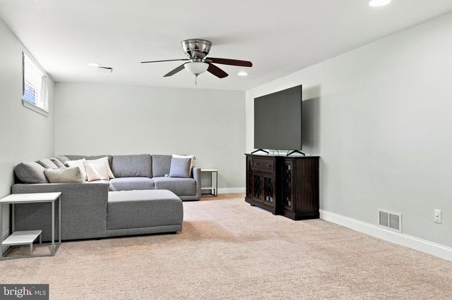 31 SPECTRUM DR, Newark, DE 19713