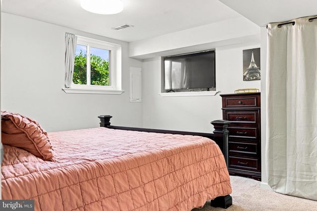 31 SPECTRUM DR, Newark, DE 19713