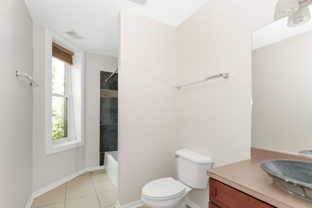 1333 W Taylor Street 2, Chicago, IL 60607