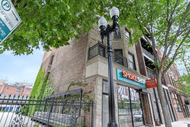1333 W Taylor Street 2, Chicago, IL 60607