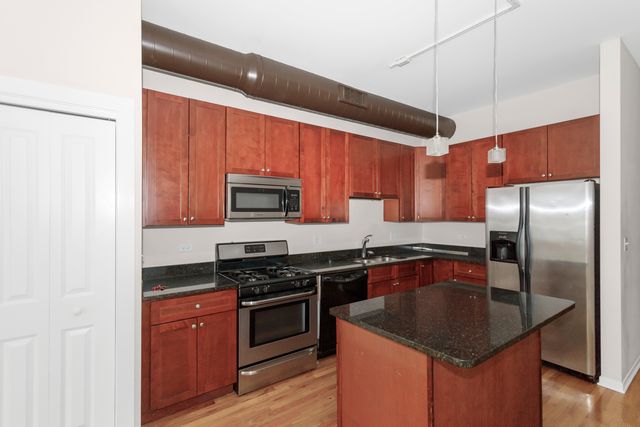 1333 W Taylor Street 2, Chicago, IL 60607