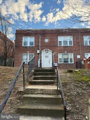 4002 S CAPITOL ST SE, Washington, DC 20032
