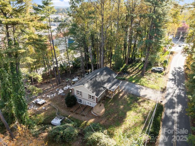 2312 Greater Druid Hills Boulevard, Hendersonville, NC 28791