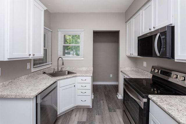 1614 E 13th Street, Des Moines, IA 50316