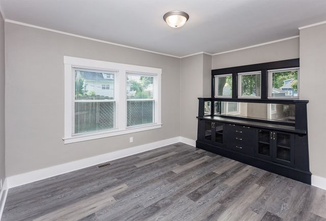 1614 E 13th Street, Des Moines, IA 50316