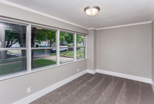 1614 E 13th Street, Des Moines, IA 50316