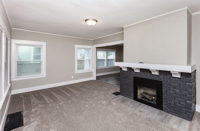 1614 E 13th Street, Des Moines, IA 50316