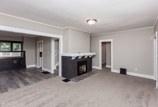 1614 E 13th Street, Des Moines, IA 50316