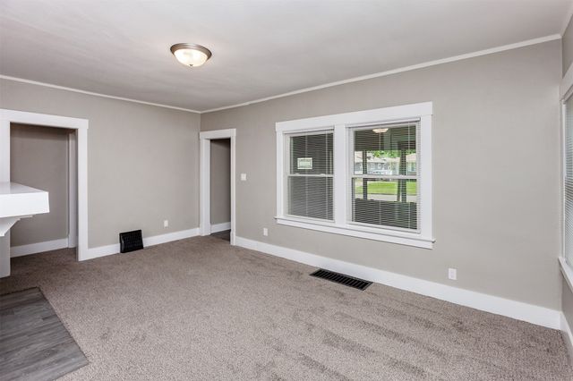 1614 E 13th Street, Des Moines, IA 50316