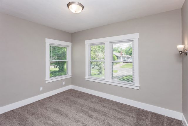 1614 E 13th Street, Des Moines, IA 50316